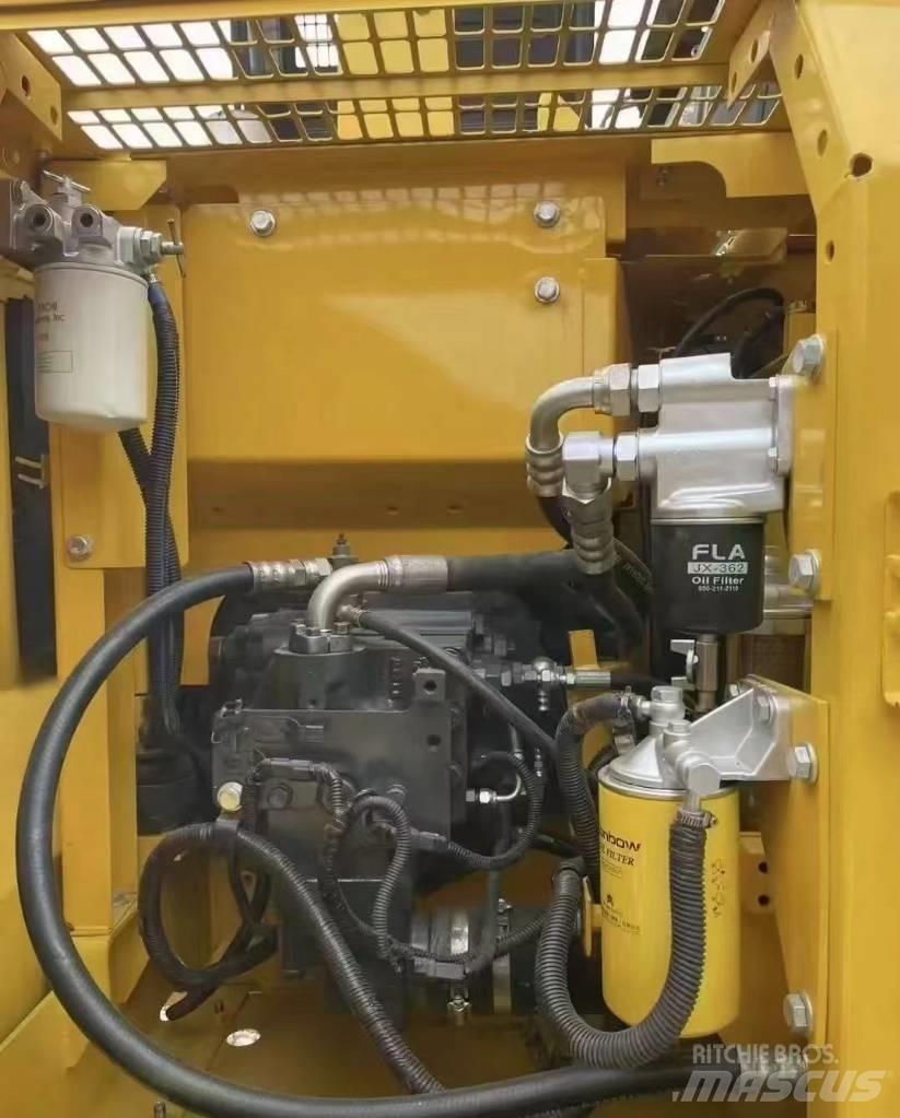 Komatsu PC 130 Гусеничні екскаватори
