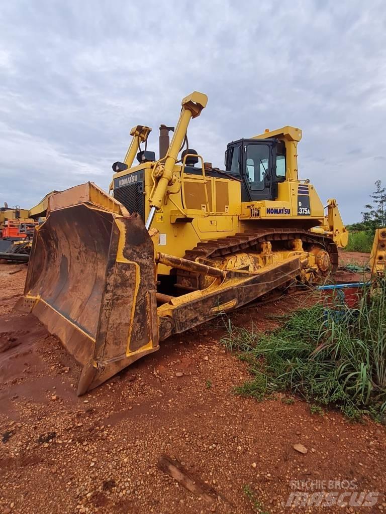Komatsu D 375 A Гусеничні бульдозери