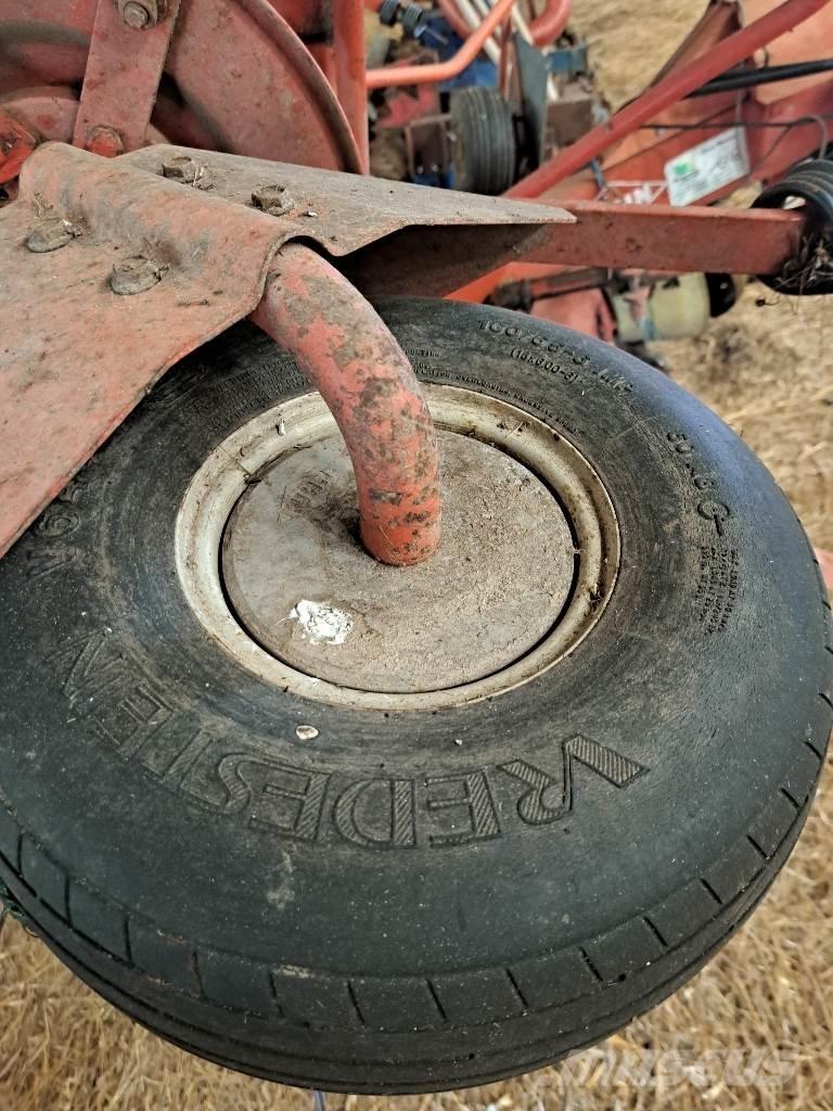 Kuhn GF8501 MH Граблі і сінозворушувачі