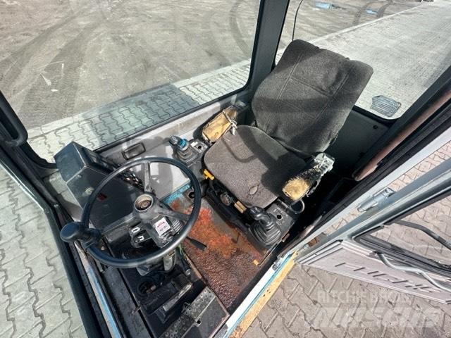Fuchs MHL 330 Кабіна