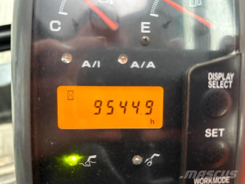 Hitachi ZX 135 US Гусеничні екскаватори