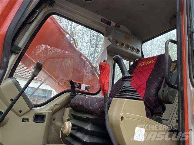 Doosan DH225LC-7 Гусеничні екскаватори