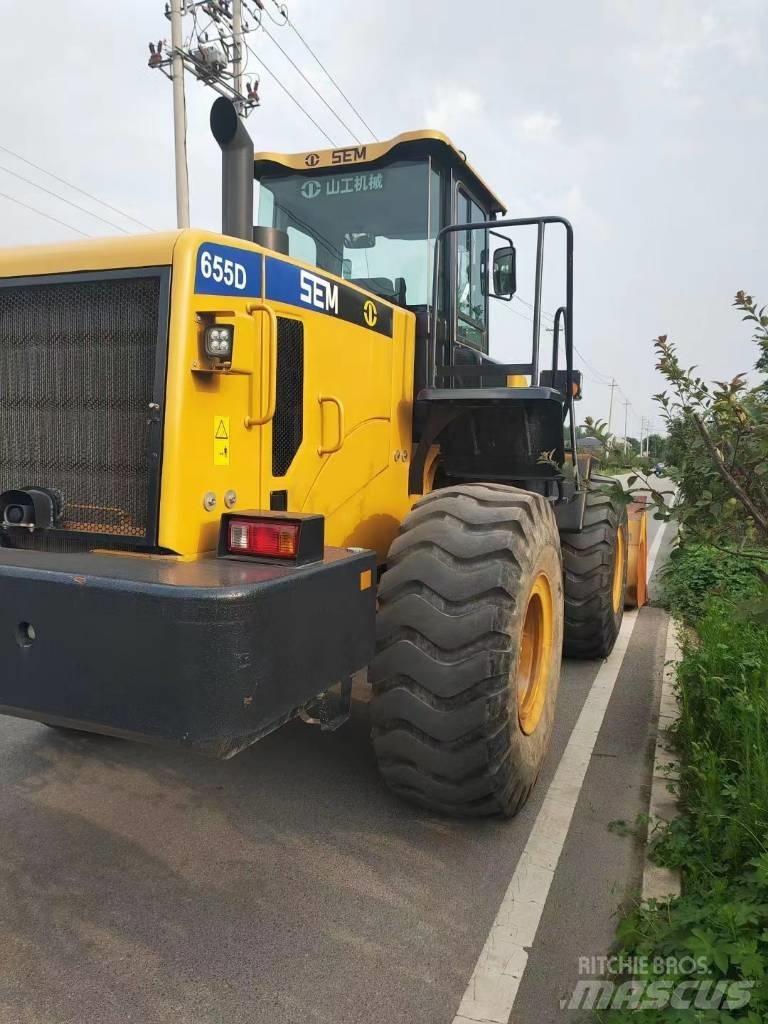SEM 655D Фронтальні навантажувачі