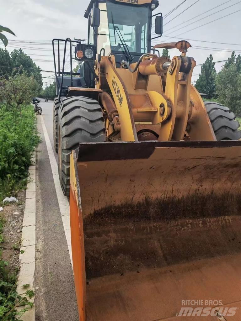 SEM 655D Фронтальні навантажувачі