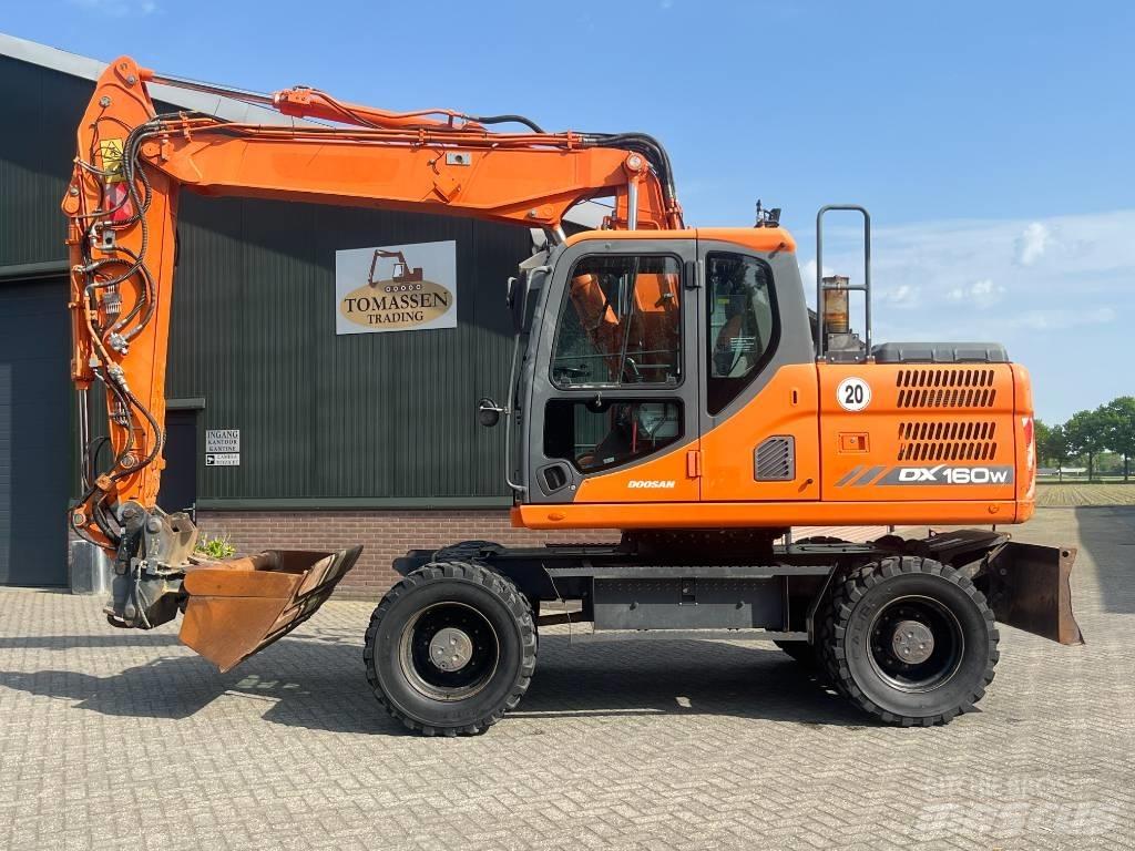 Doosan DX 160 W-3 Колісні екскаватори