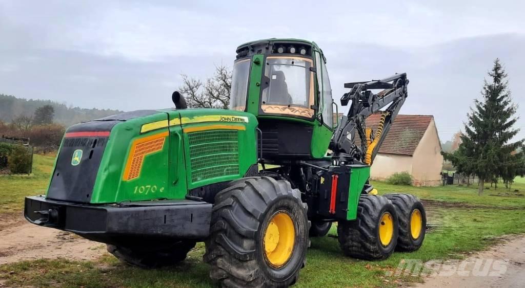 John Deere 1070 E Харвестери