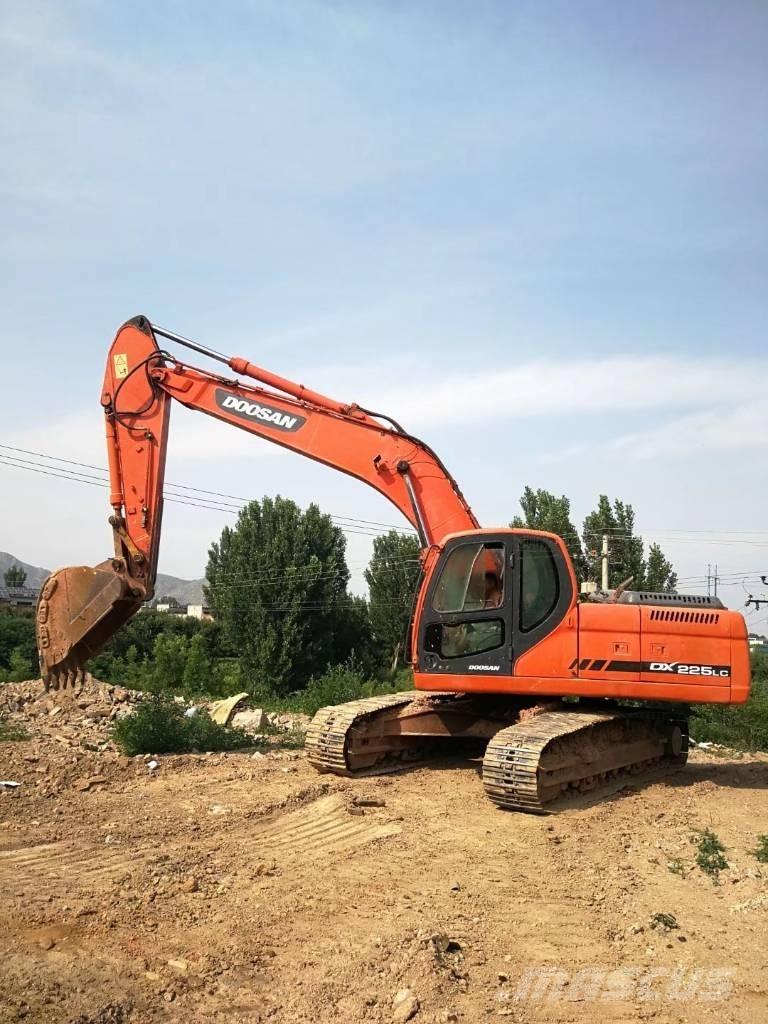 Doosan DX 225 Гусеничні екскаватори