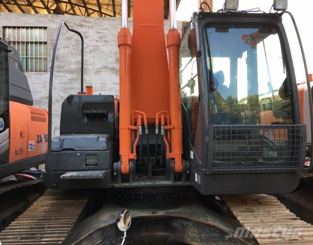 Hitachi ZX 210 Гусеничні екскаватори