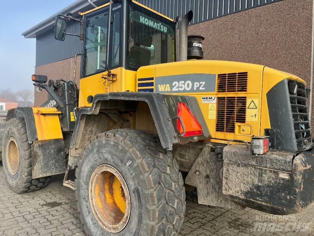 Komatsu WA 250 PZ-5 Фронтальні навантажувачі