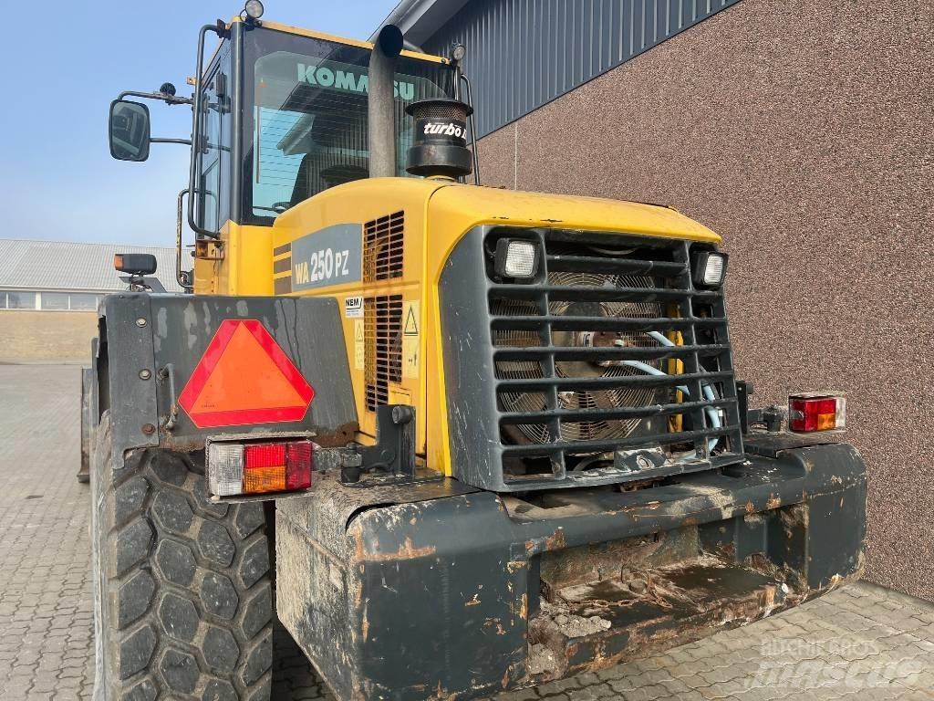 Komatsu WA 250 PZ-5 Фронтальні навантажувачі