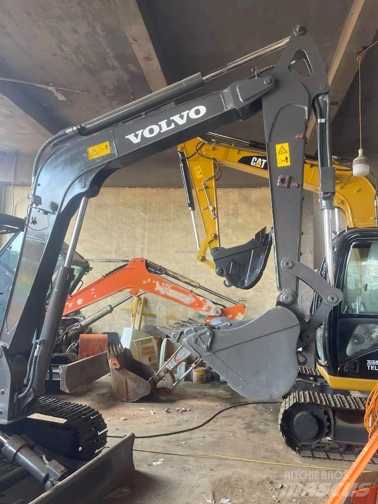 Volvo EC60D Гусеничні екскаватори