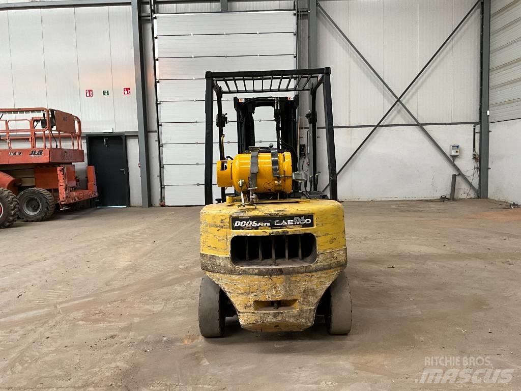 Doosan G 25 P-3 Газові навантажувачі