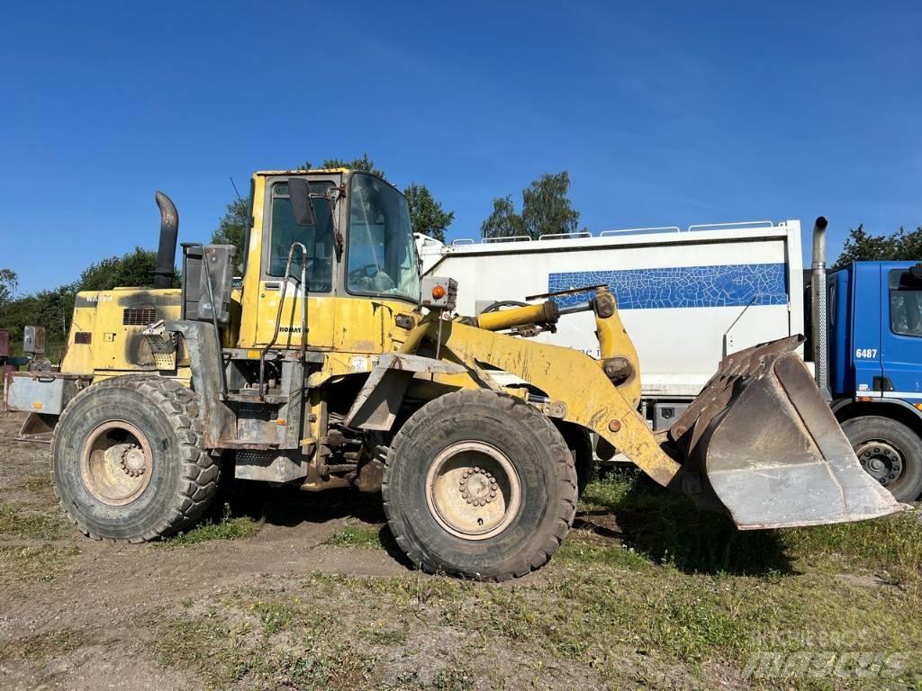 Komatsu WA 320 Фронтальні навантажувачі
