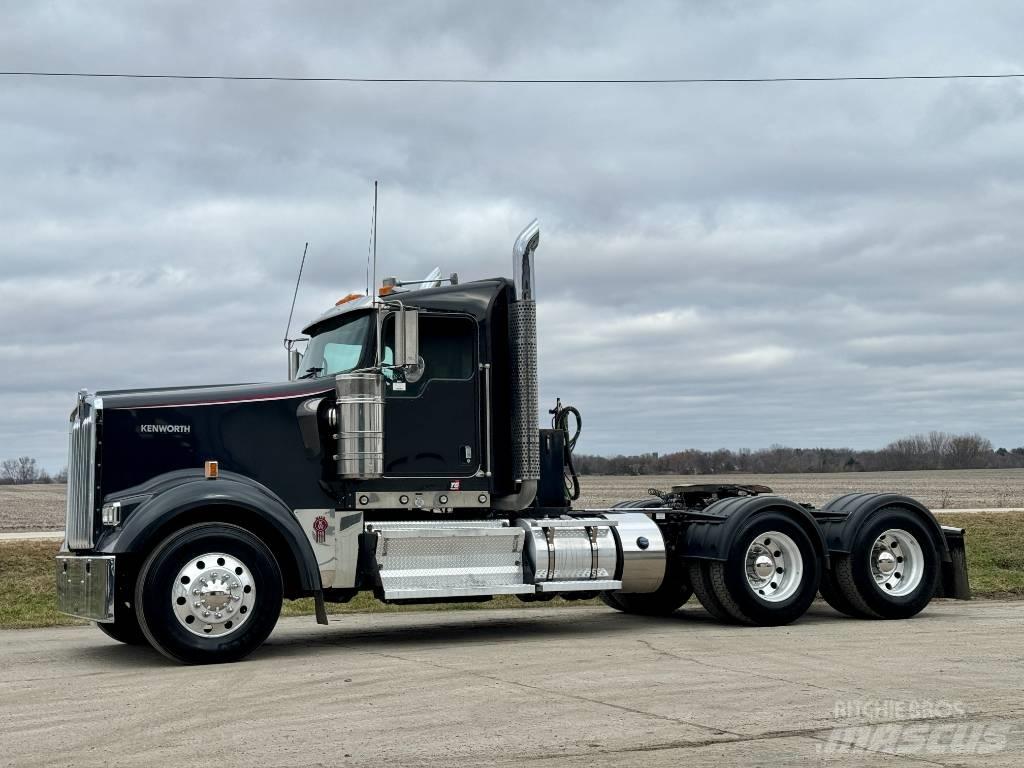 Kenworth W900 Тягачі
