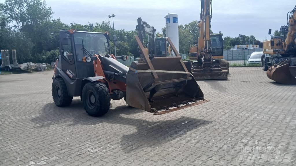 Hitachi ZW 75 Фронтальні навантажувачі