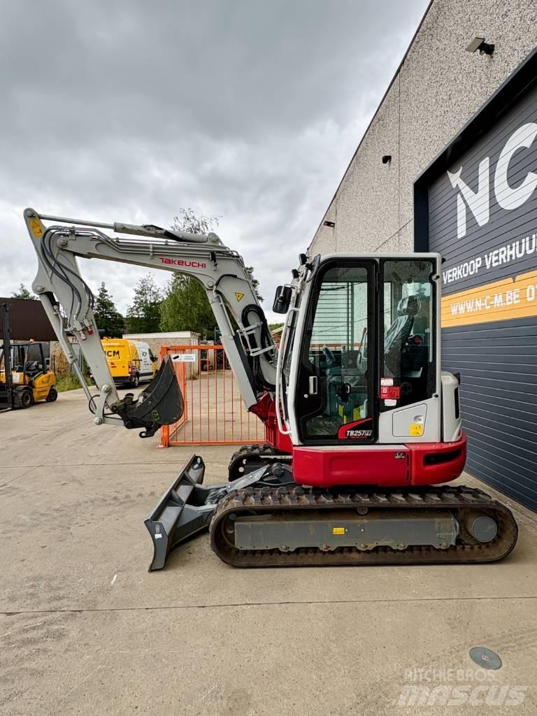 Takeuchi TB 257 FR Міні-екскаватори < 7т