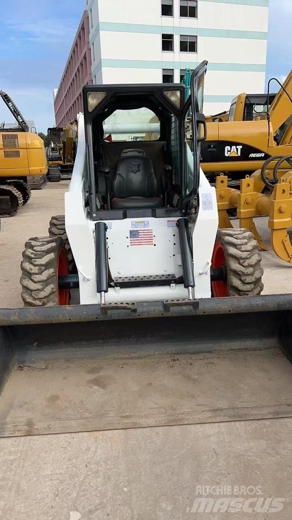 Bobcat S300 Міні-навантажувачі