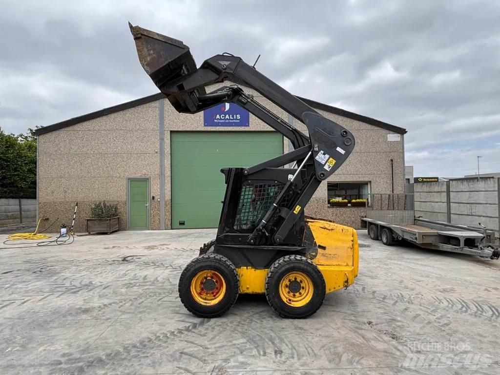 New Holland LS160 Міні-навантажувачі