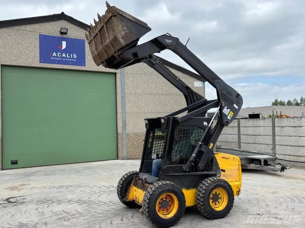 New Holland LS160 Міні-навантажувачі