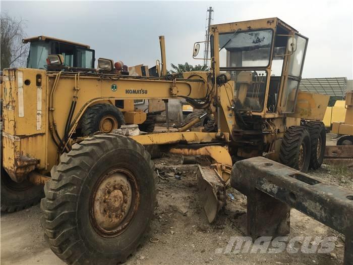Komatsu GD 511 Грейдери