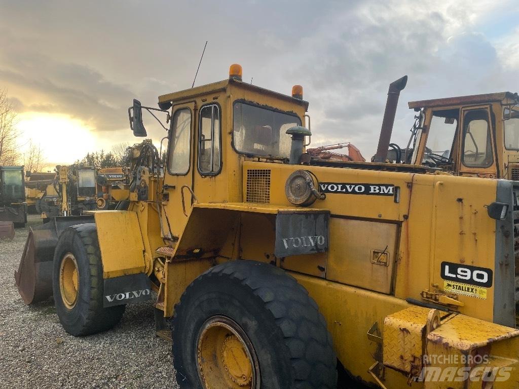 Volvo L90 Фронтальні навантажувачі