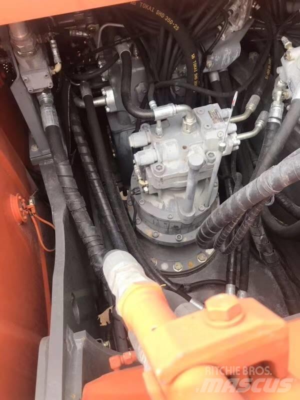 Hitachi zx210 Гусеничні екскаватори