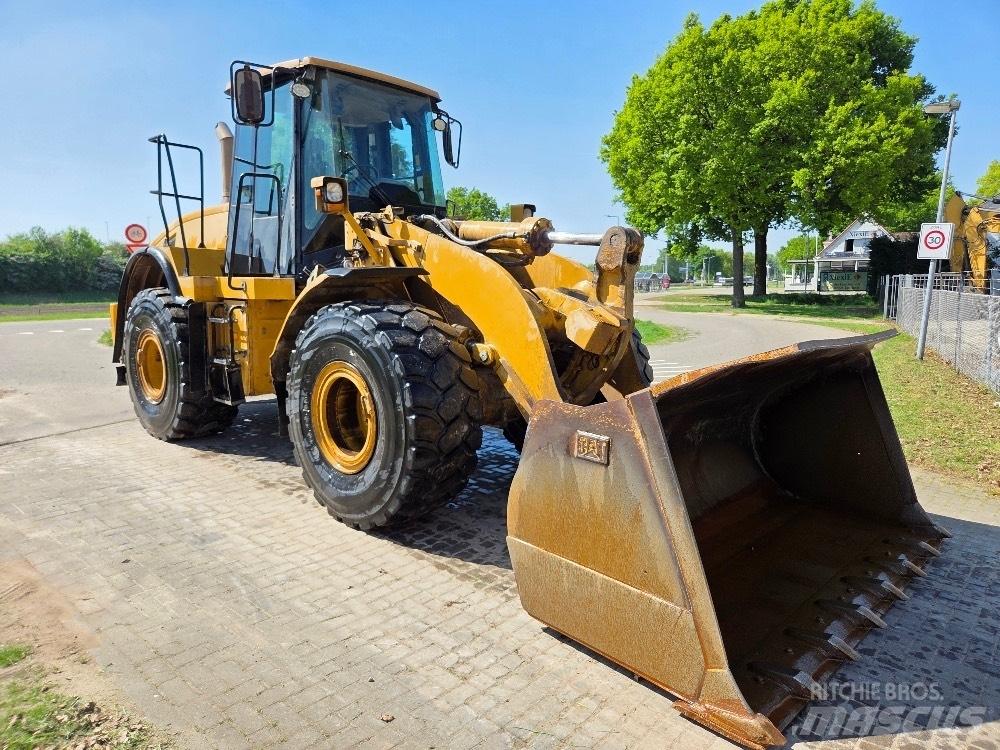 CAT 962H Фронтальні навантажувачі