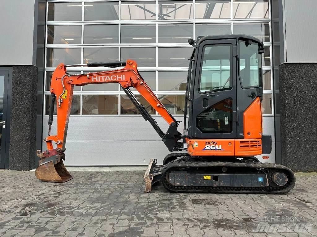 Hitachi ZX26U-6 CR Міні-екскаватори < 7т