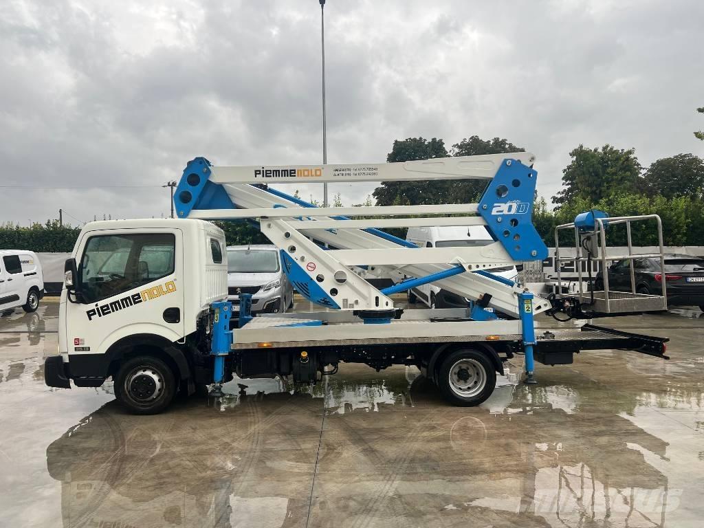 Nissan Socage 320 Автовишки на базі вантажівки