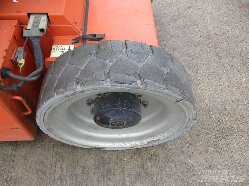 JLG E 300 AJP (718) Компактні самохідні стрілові підйомники