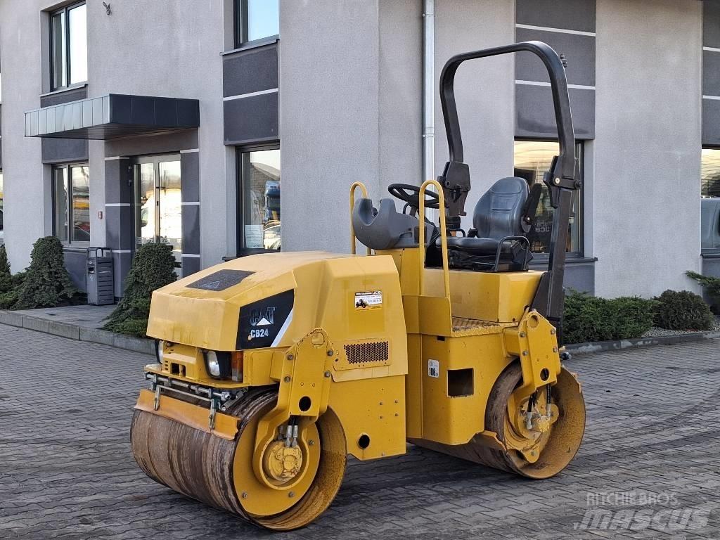 CAT CB 24 Котки тротуарні