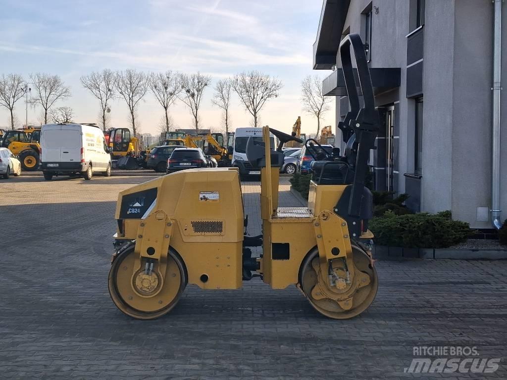 CAT CB 24 Котки тротуарні