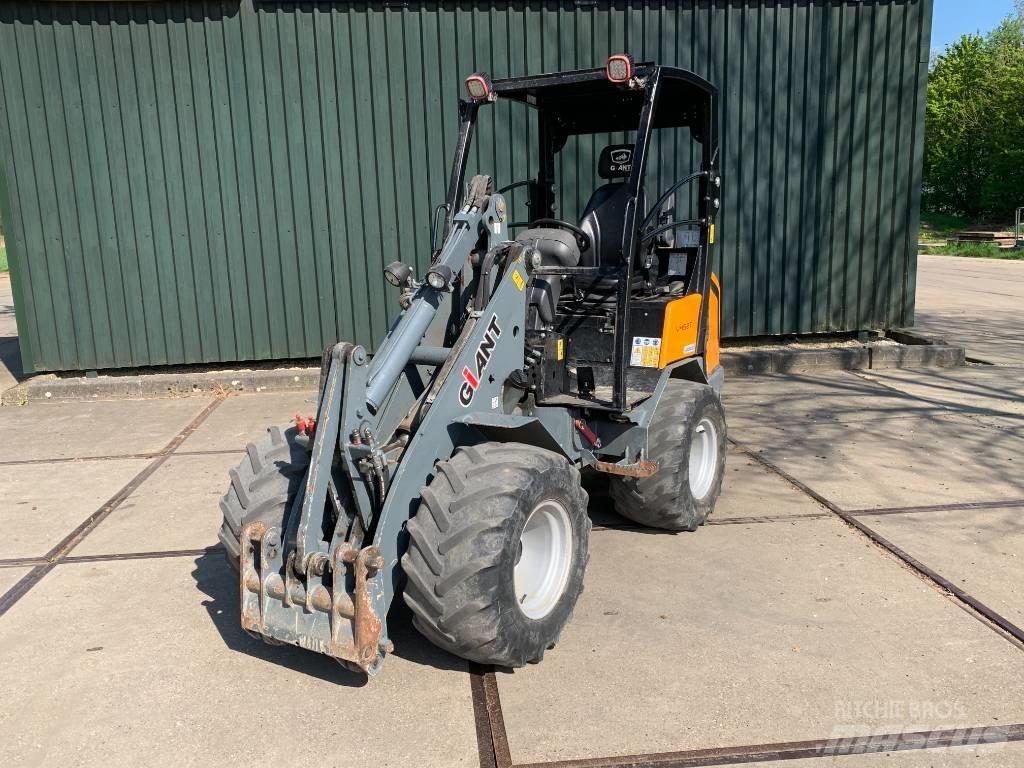 GiANT V 452 T Багатофункціональне обладнання для вантажних і землекопальних робіт