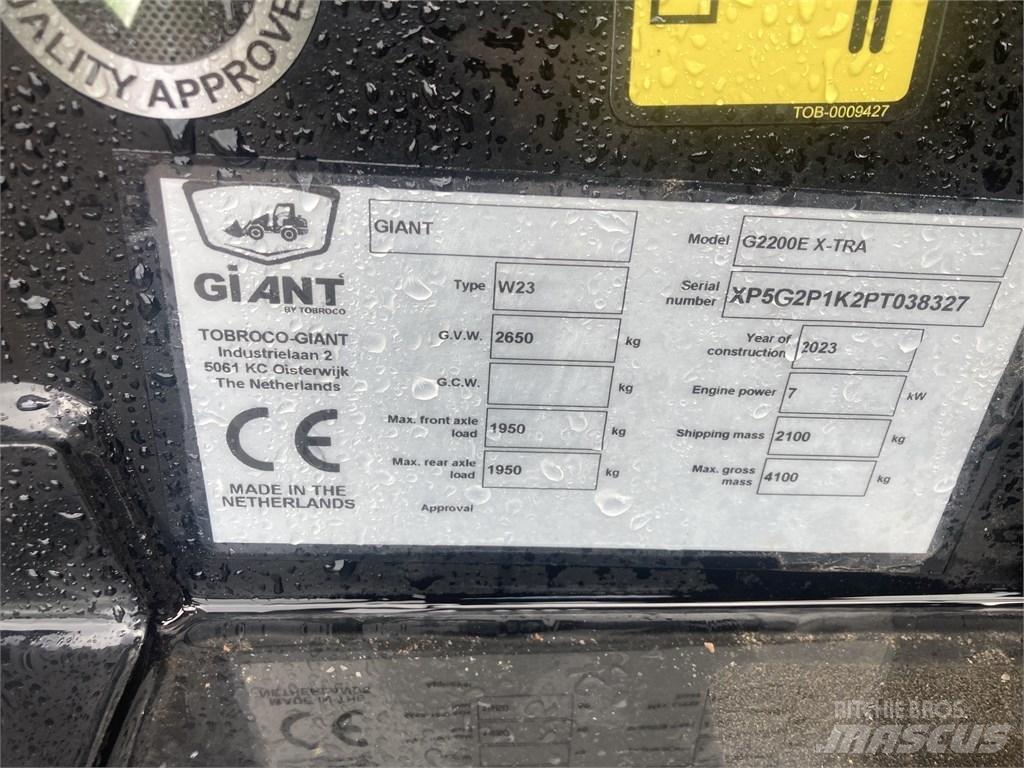 GiANT G2200E Багатофункціональне обладнання для вантажних і землекопальних робіт