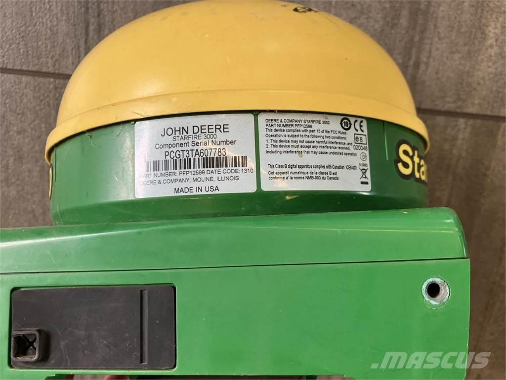 John Deere 6215R Трактори