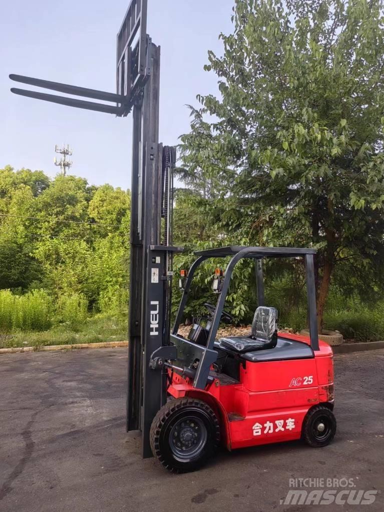 Heli AC 25 Телескопічні навантажувачі