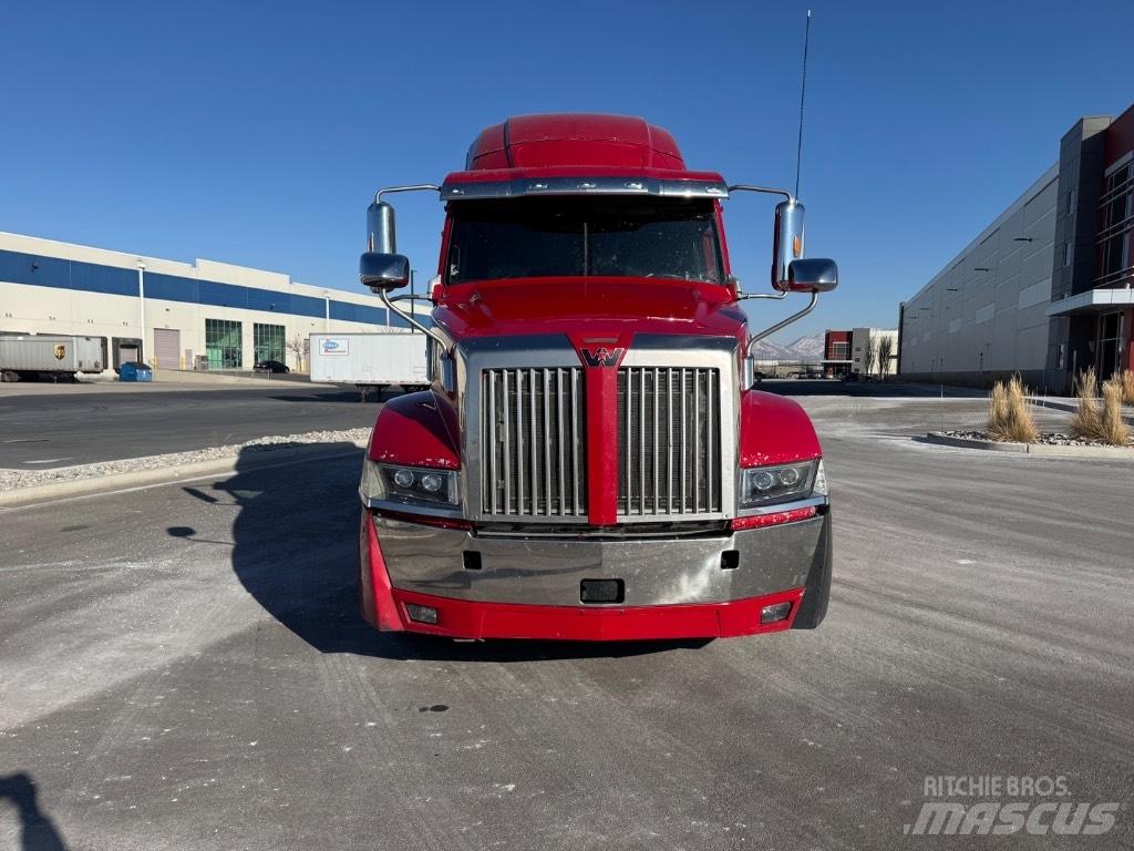 Western Star 5700 XE Тягачі