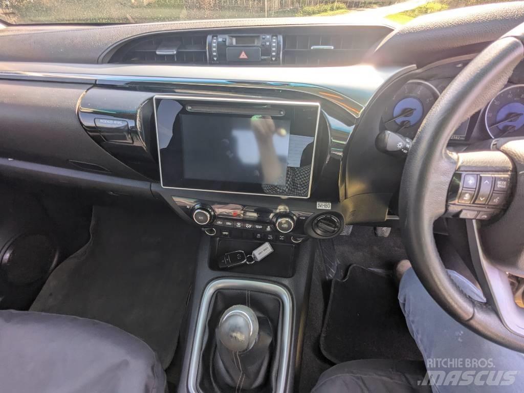 Toyota Hilux Пікапи / Бічне розвантаження