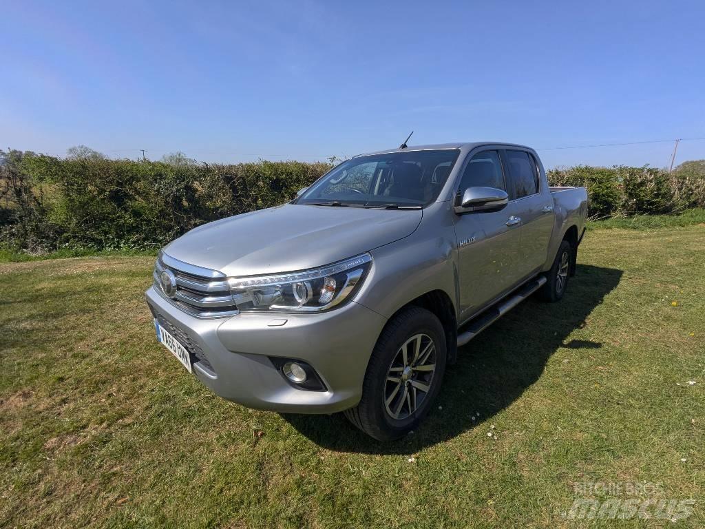 Toyota Hilux Пікапи / Бічне розвантаження