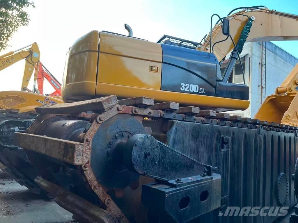 CAT 320 D2 Екскаватори-амфібії