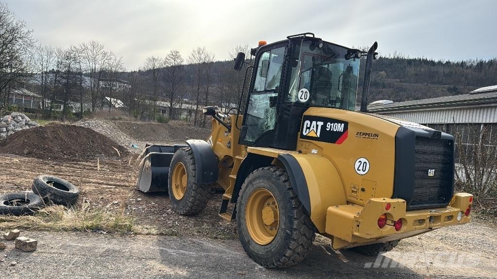 CAT 910M Фронтальні навантажувачі