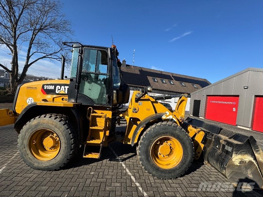 CAT 910M Фронтальні навантажувачі