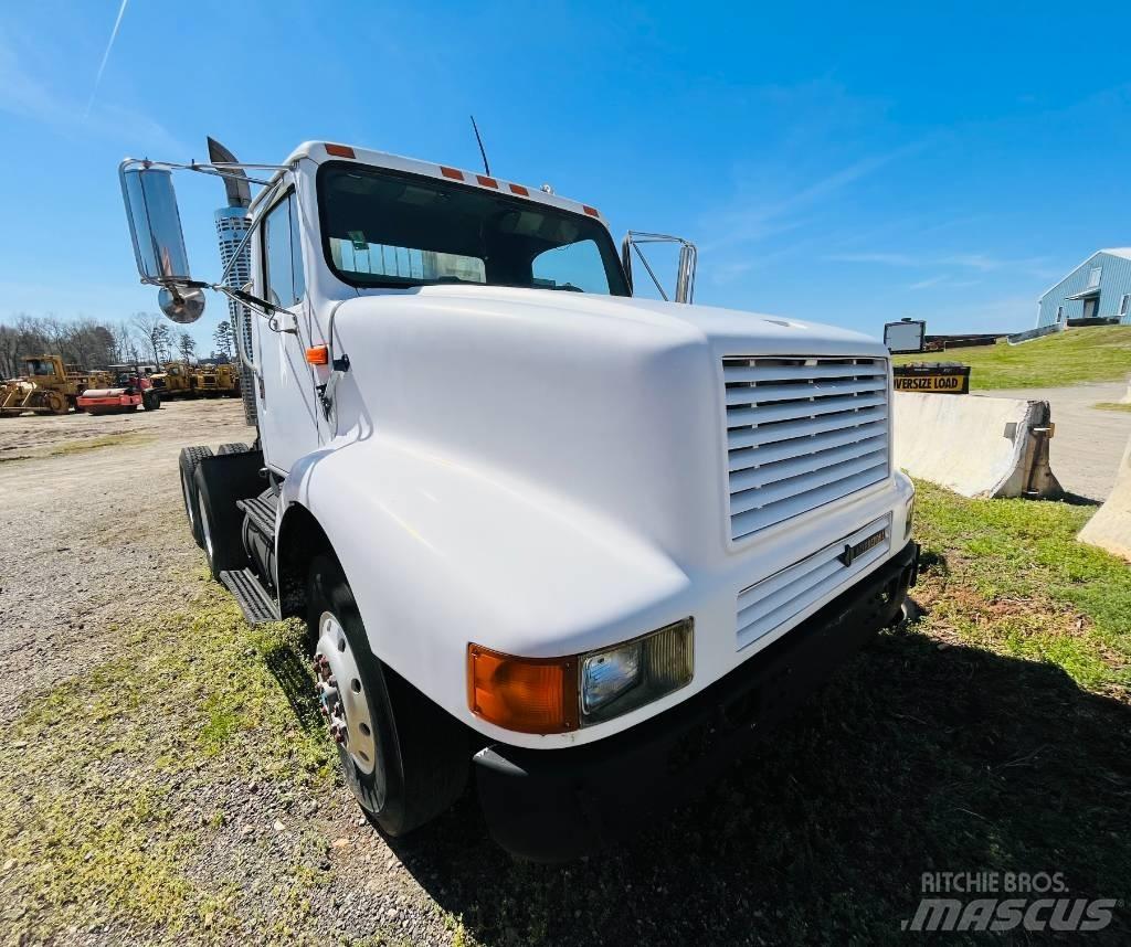 International 8200 Тягачі