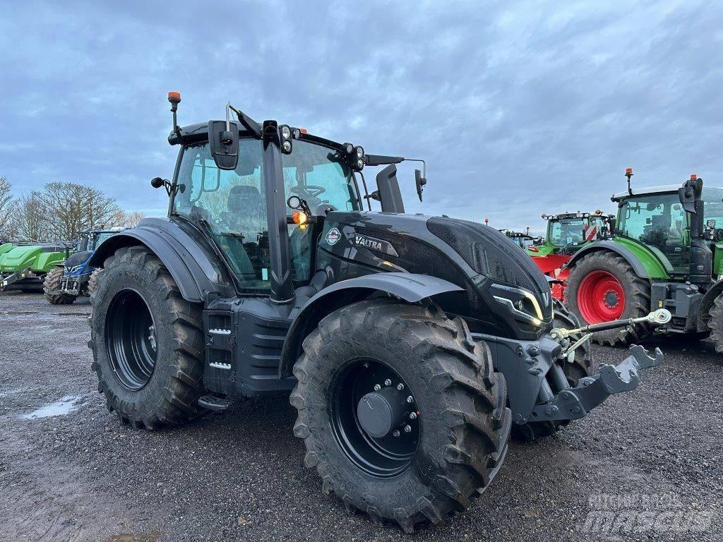 Valtra T 235 Direct Трактори
