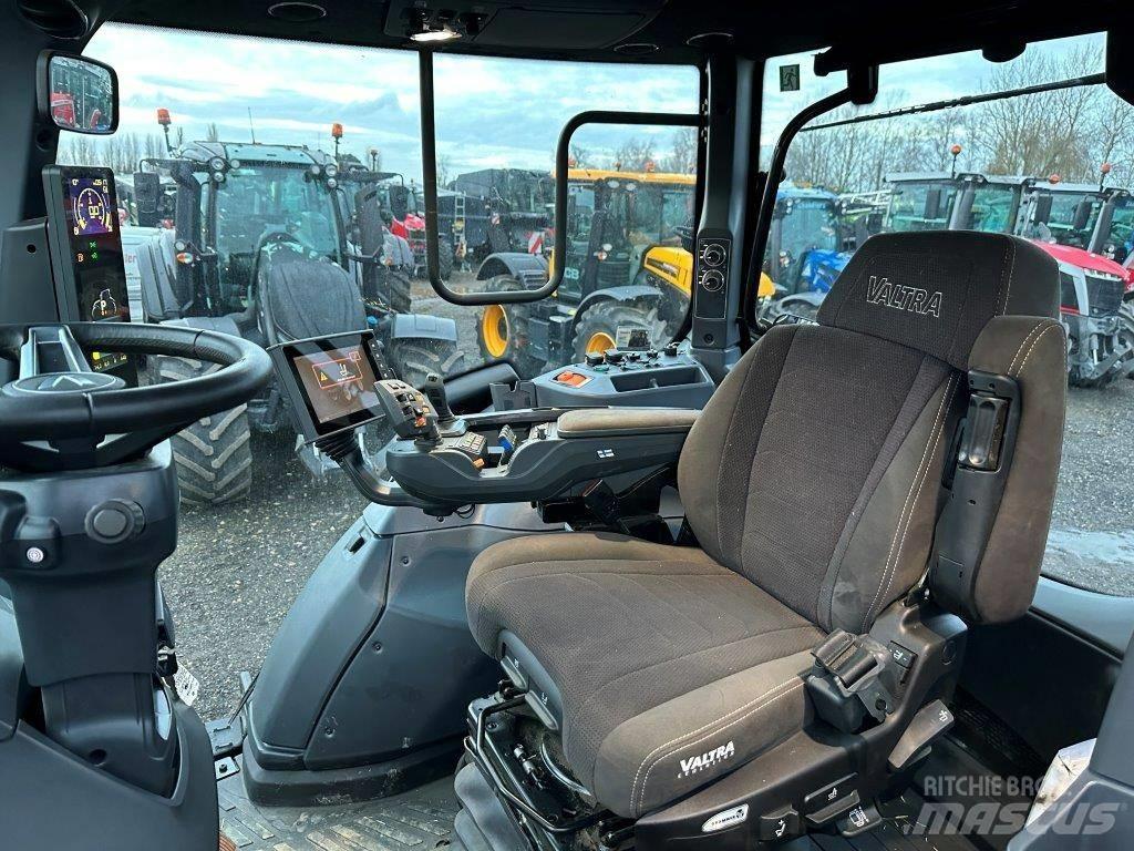 Valtra T 235 Direct Трактори