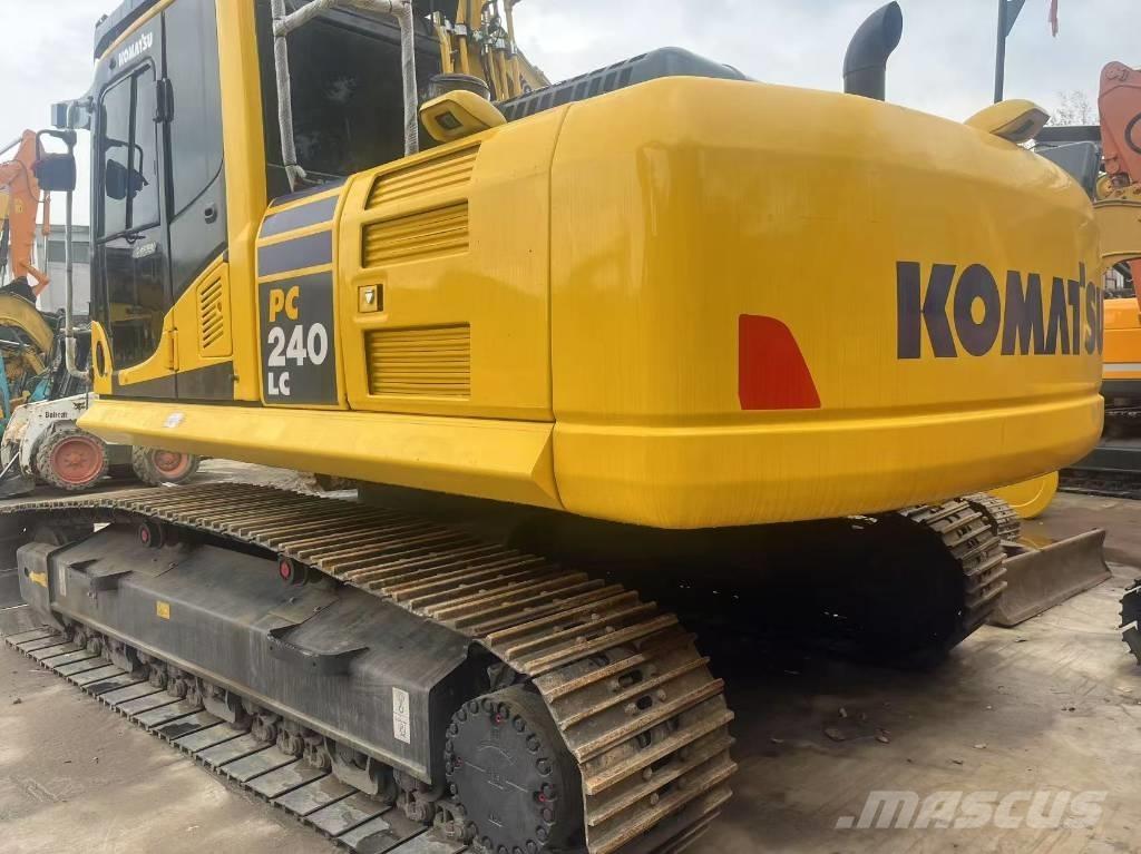 Komatsu PC 240 Гусеничні екскаватори