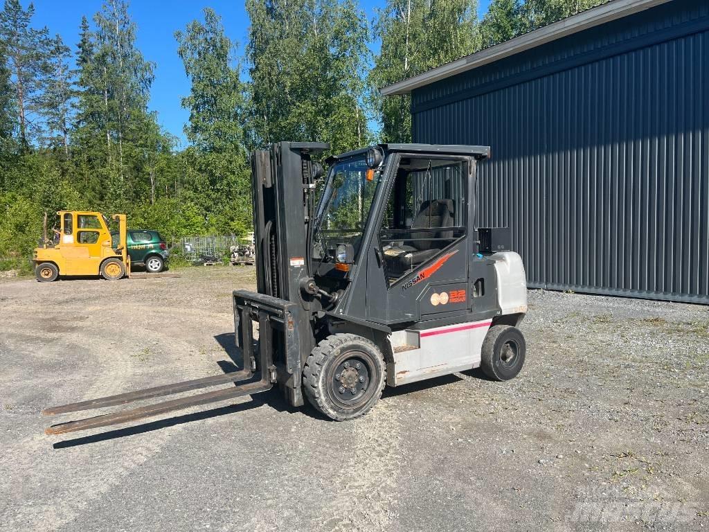Nissan FGD02A320 Дизельні навантажувачі