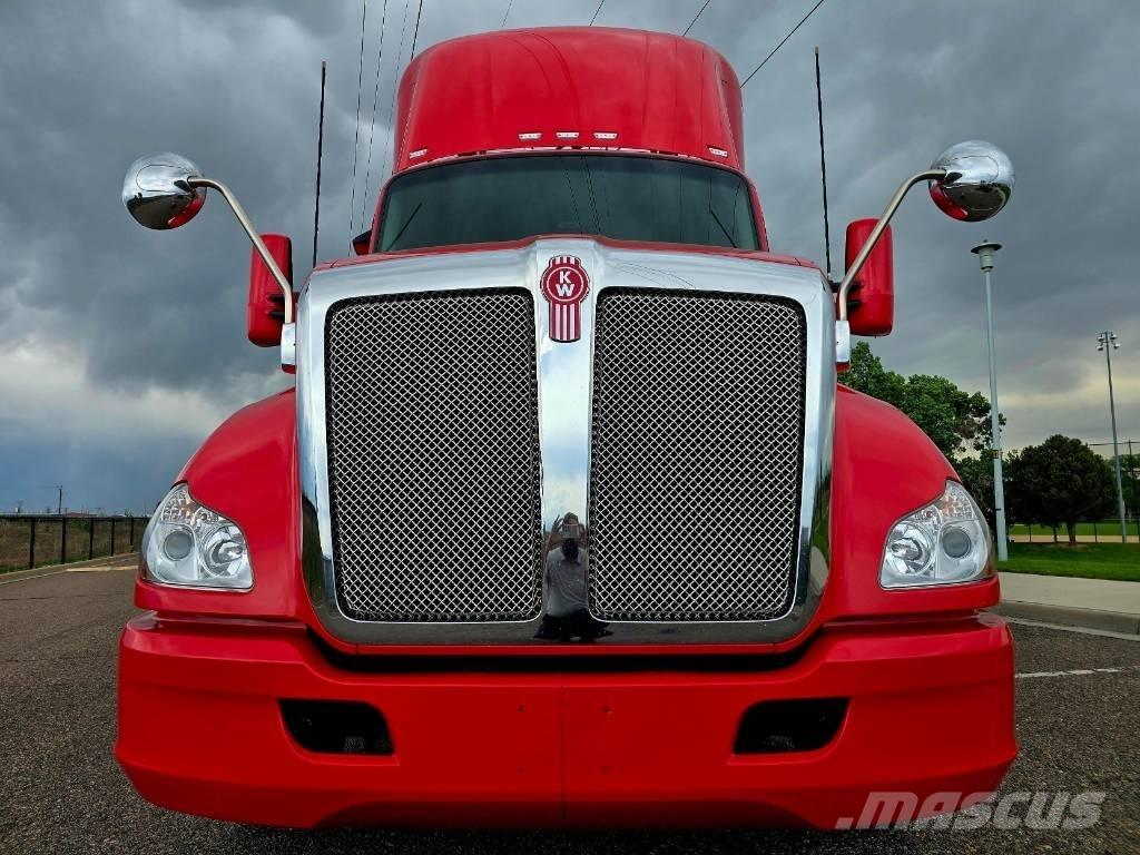 Kenworth T 680 Тягачі