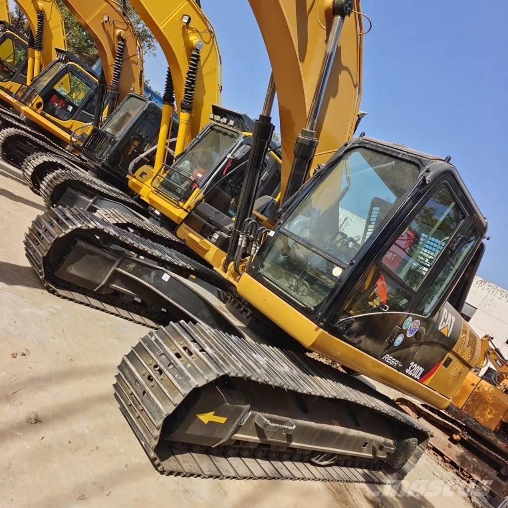 CAT 320 DL Гусеничні екскаватори