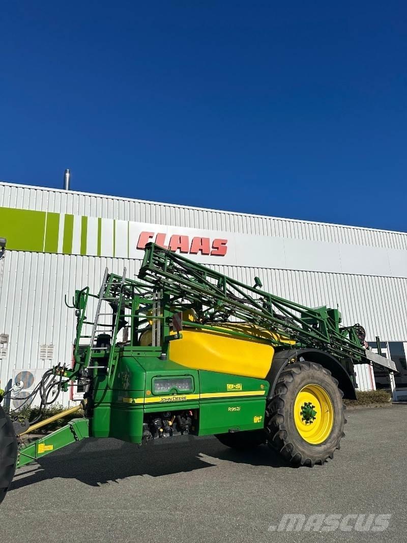 John Deere R952 i Причіпні обприскувачі